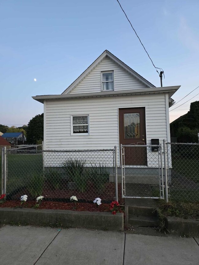 property at 728 7th St