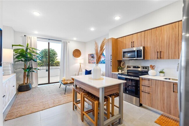 208 N Federal Hwy in Pompano Beach, FL - Foto de edificio - Building Photo