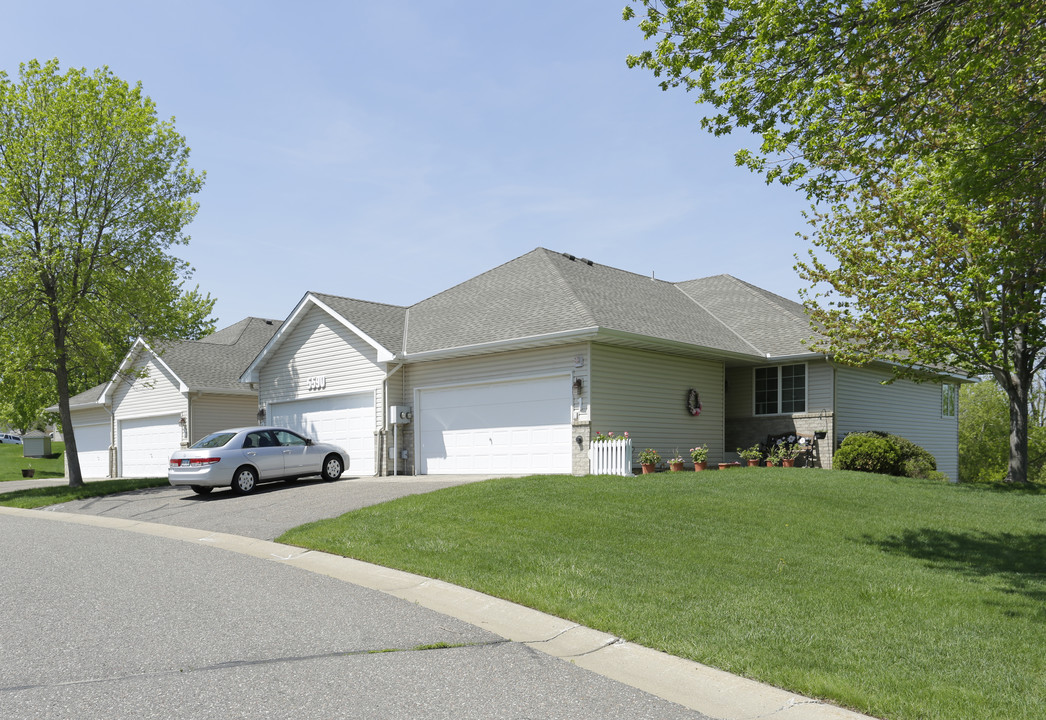 Hickory Hills Villas in Plymouth, MN - Foto de edificio