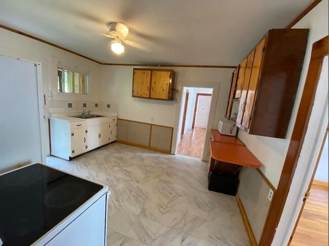 13 Lewis St in Westfield, MA - Building Photo - Building Photo