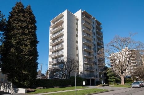 Starlight Towers in Vancouver, BC - Building Photo