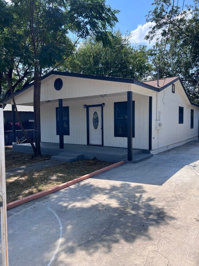 1134 Brighton Ave in San Antonio, TX - Building Photo - Building Photo