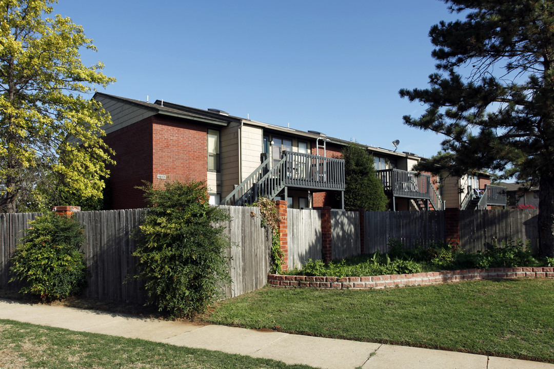 Copper Creek Condominiums in Norman, OK - Building Photo