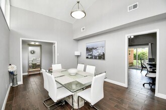 8615 Shadow Crest St in Houston, TX - Building Photo - Building Photo