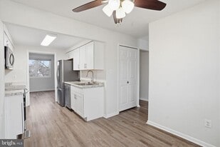 1623 New Windsor Ct in Crofton, MD - Building Photo