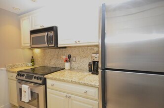 390 Commonwealth Ave, Unit 210 in Boston, MA - Foto de edificio - Building Photo