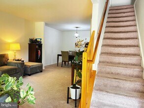 6501 Coventry Way in Mount Laurel, NJ - Building Photo - Building Photo