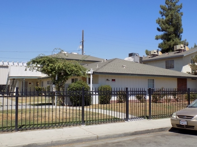 3836 Soranno Ave in Bakersfield, CA - Building Photo