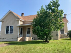 307 Montgomery St in Troy, AL - Building Photo