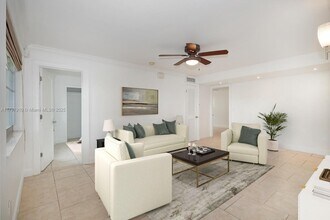 220 Washington Ave, Unit 3A in Miami Beach, FL - Building Photo - Building Photo
