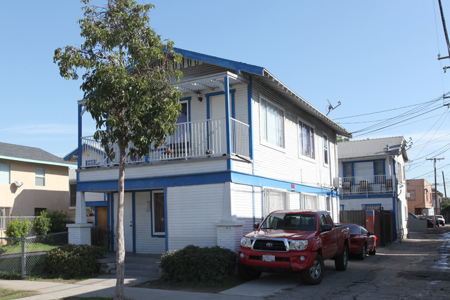 438-442 Cerritos Ave in Long Beach, CA - Building Photo - Building Photo