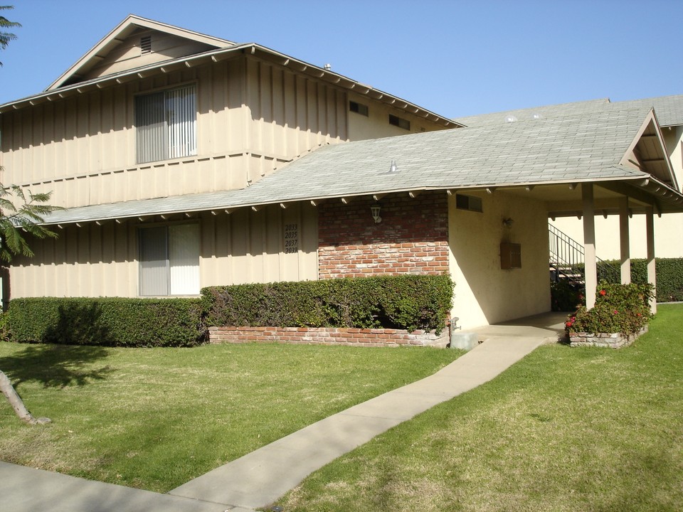 2033 Evergreen St in La Verne, CA - Building Photo