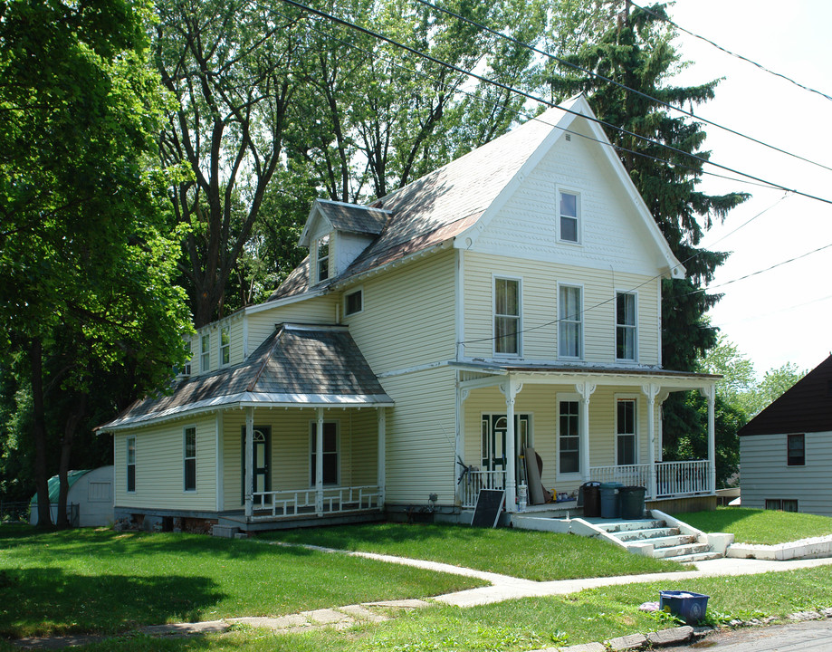 20 Frear Ave in Troy, NY - Foto de edificio