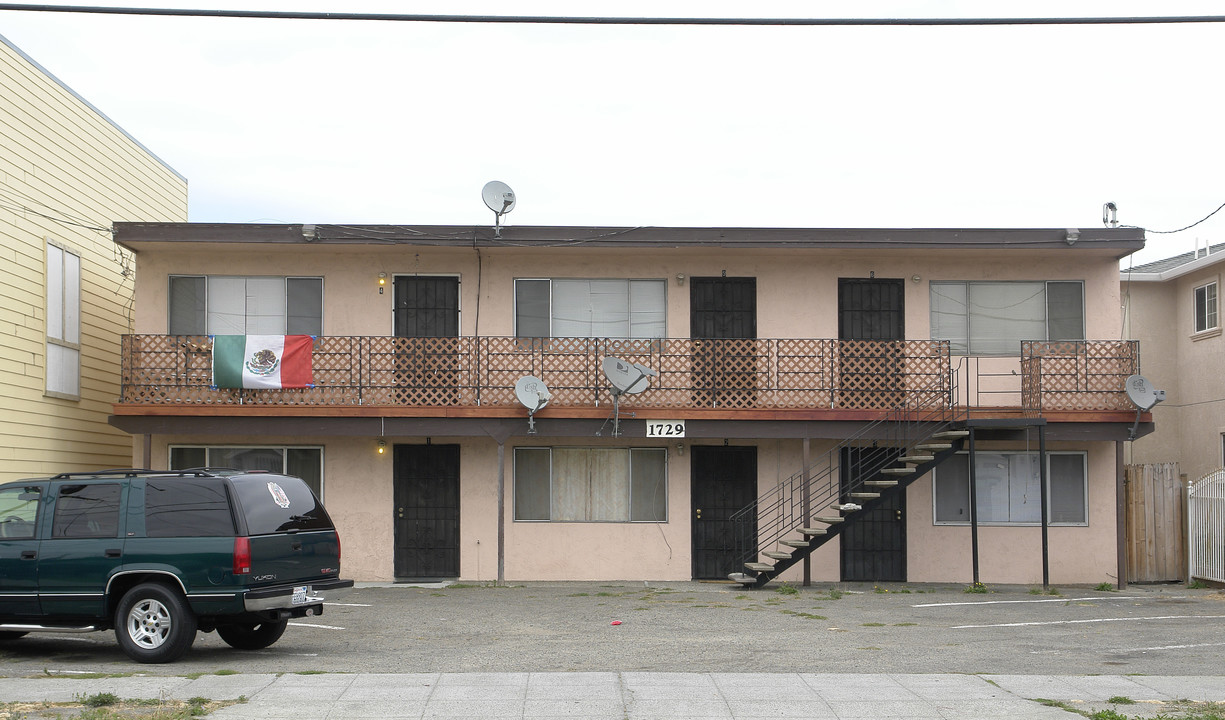 1729 Market Ave in San Pablo, CA - Building Photo