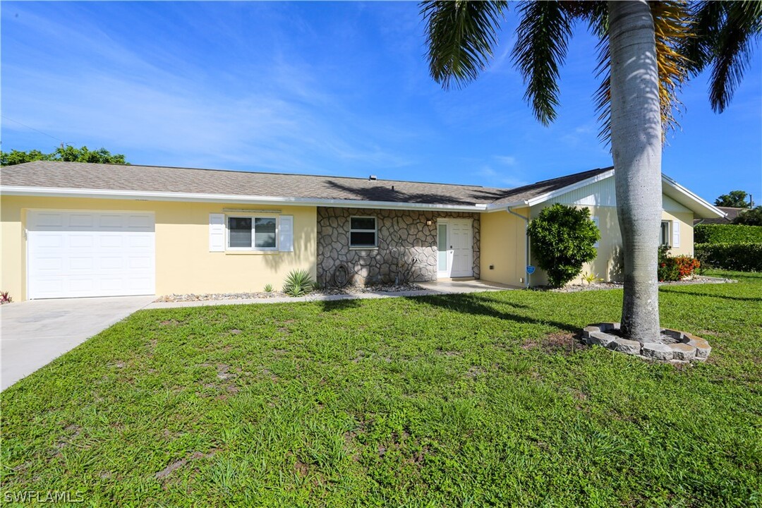 698 107th Ave N in Naples, FL - Building Photo