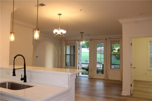 901 Abernathy Rd NE in Sandy Springs, GA - Building Photo