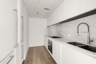 429 Kent Ave in Brooklyn, NY - Building Photo - Building Photo