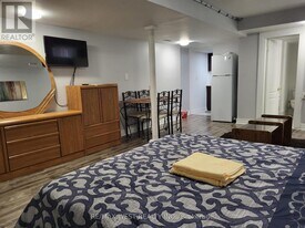 76 Lexington Rd in Brampton, ON - Building Photo