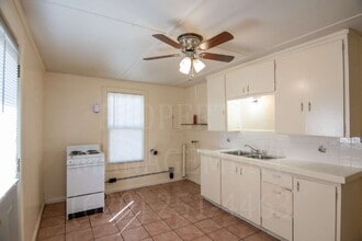 702 W 10th St in Coffeyville, KS - Building Photo - Building Photo