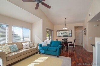 10414 Scripps Poway Pkwy in San Diego, CA - Foto de edificio - Building Photo