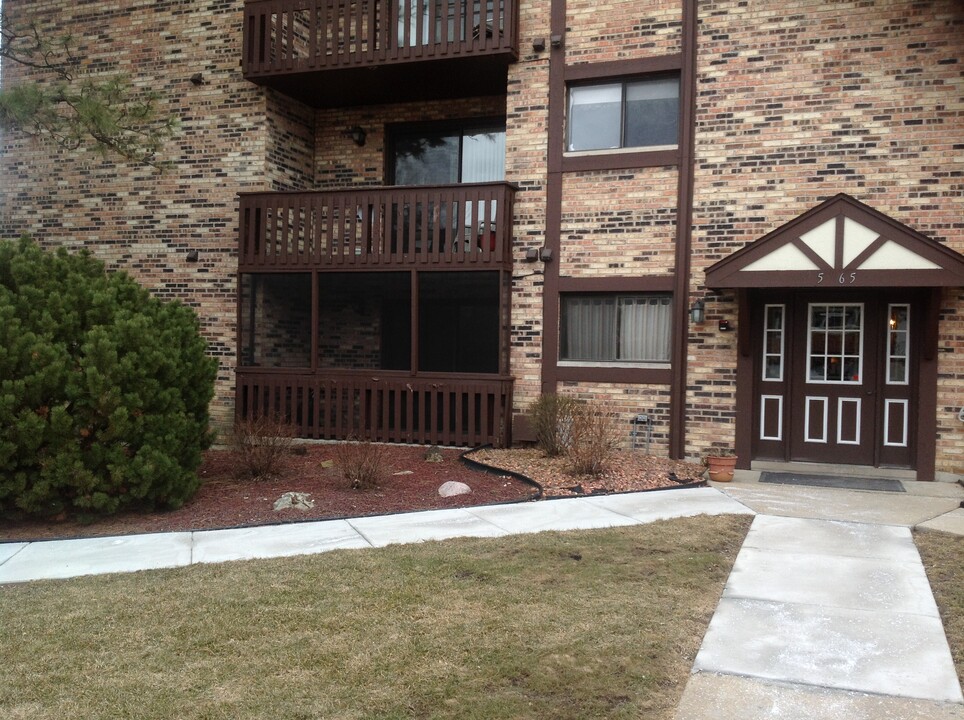 5965 Lakeside Pl, Unit 201C in Tinley Park, IL - Building Photo