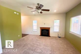 2337 Dahlia Way in Medford, OR - Building Photo - Building Photo