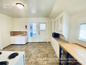 2058 14th Ave W in Seattle, WA - Building Photo - Building Photo