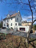 325 S Valley Forge Rd in Devon, PA - Building Photo