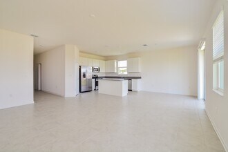 33513 Sky Blossom Cir in Leesburg, FL - Building Photo - Building Photo