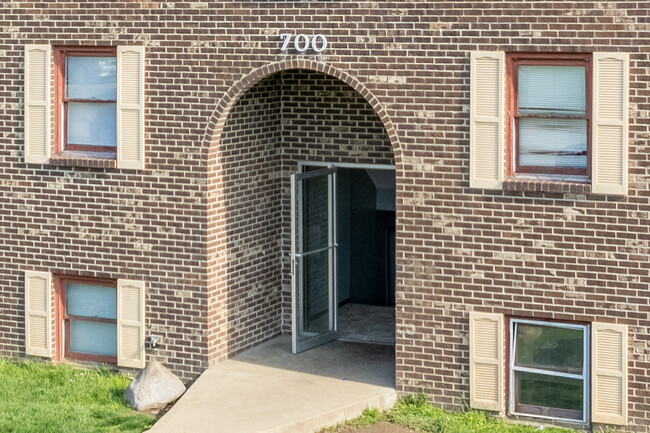 700 Gordon Smith Blvd in Hamilton, OH - Foto de edificio - Building Photo