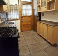 5321 W Cornelia Ave-Unit -02 in Chicago, IL - Building Photo - Building Photo