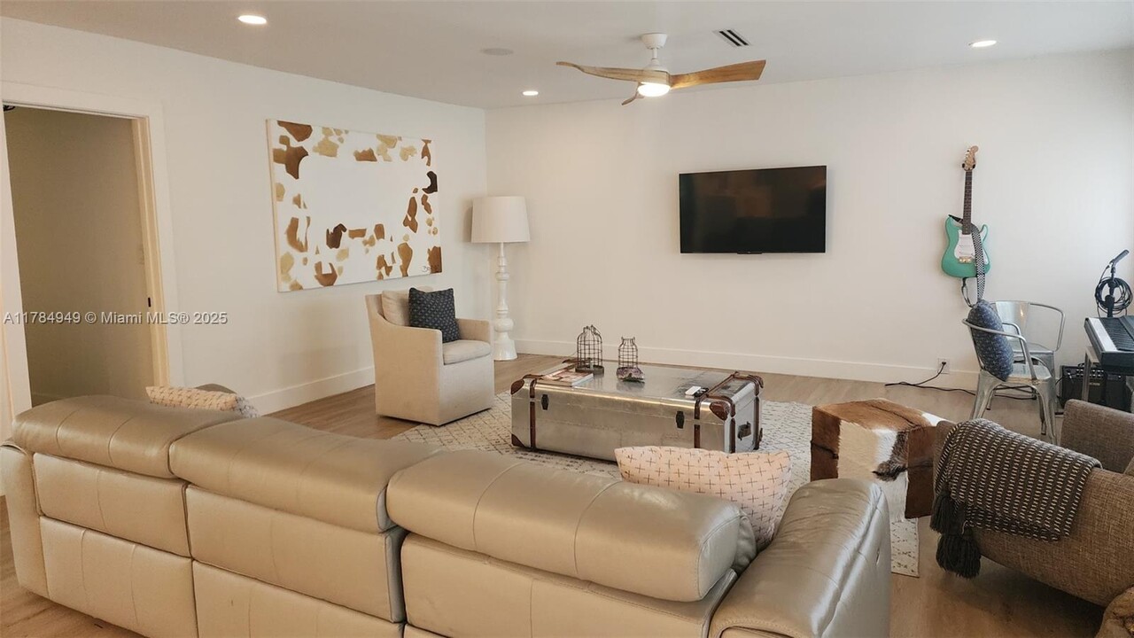 8620 SW 103rd St in Miami, FL - Foto de edificio