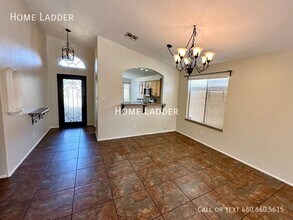 445 E Cantebria Dr in Gilbert, AZ - Building Photo - Building Photo