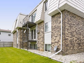 Desoto Apartments in East Grand Forks, MN - Foto de edificio - Building Photo