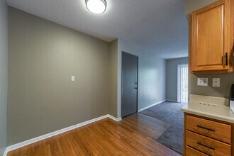 2807 Pembroke Ln in St. Joseph, MO - Building Photo - Building Photo