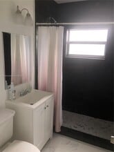 751 SW 10th St in Miami, FL - Building Photo - Building Photo