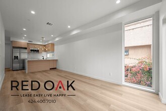 2001 Vista Del Mar Ave in Los Angeles, CA - Building Photo - Building Photo