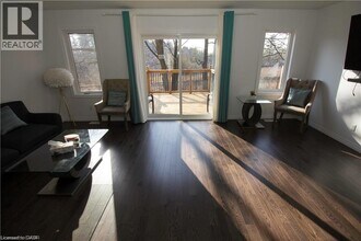 135 Hardcastle Dr in Cambridge, ON - Building Photo - Building Photo