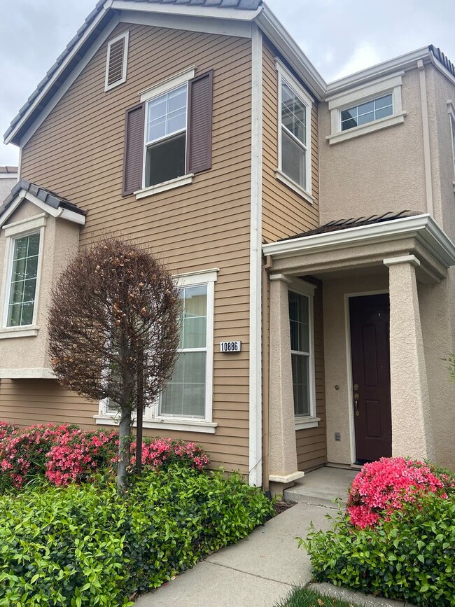 10886 Stourport Way in Rancho Cordova, CA - Foto de edificio - Building Photo