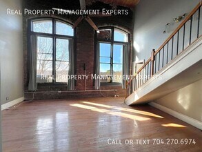 201 S Hoskins Rd in Charlotte, NC - Building Photo - Building Photo