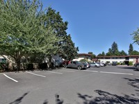 Mediterranean Manor Apartments in Beaverton, OR - Foto de edificio - Building Photo