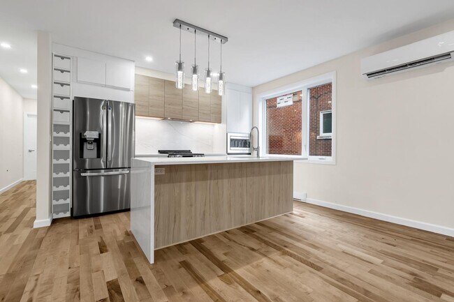 4819 Lacombe Av in Montréal, QC - Building Photo - Building Photo