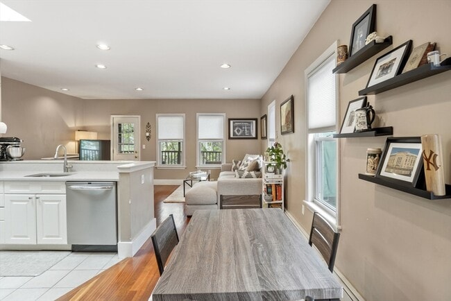 57 Regent St, Unit 3R in Cambridge, MA - Building Photo - Building Photo