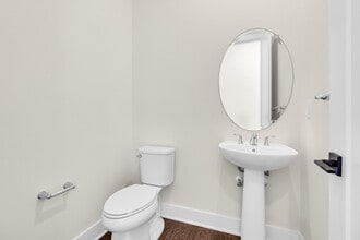 6 Augustus Dr in Middletown, NJ - Building Photo - Building Photo