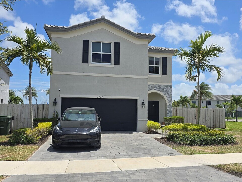 1437 SE 27th Terrace in Homestead, FL - Building Photo