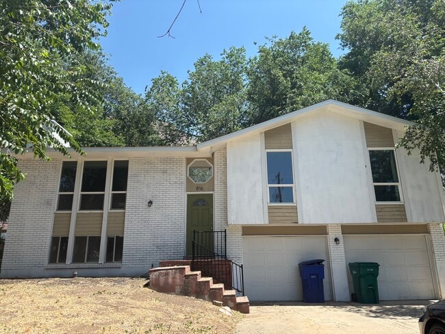 property at 816 N Jackson Ave