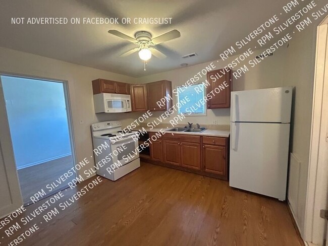 3236 Caroline St in Auburn Hills, MI - Building Photo - Building Photo