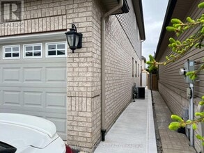 15 Weathering Heights in Hamilton, ON - Building Photo - Building Photo