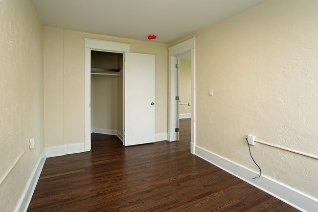 Apartments at 400 Elmwood in Buffalo, NY - Building Photo - Interior Photo