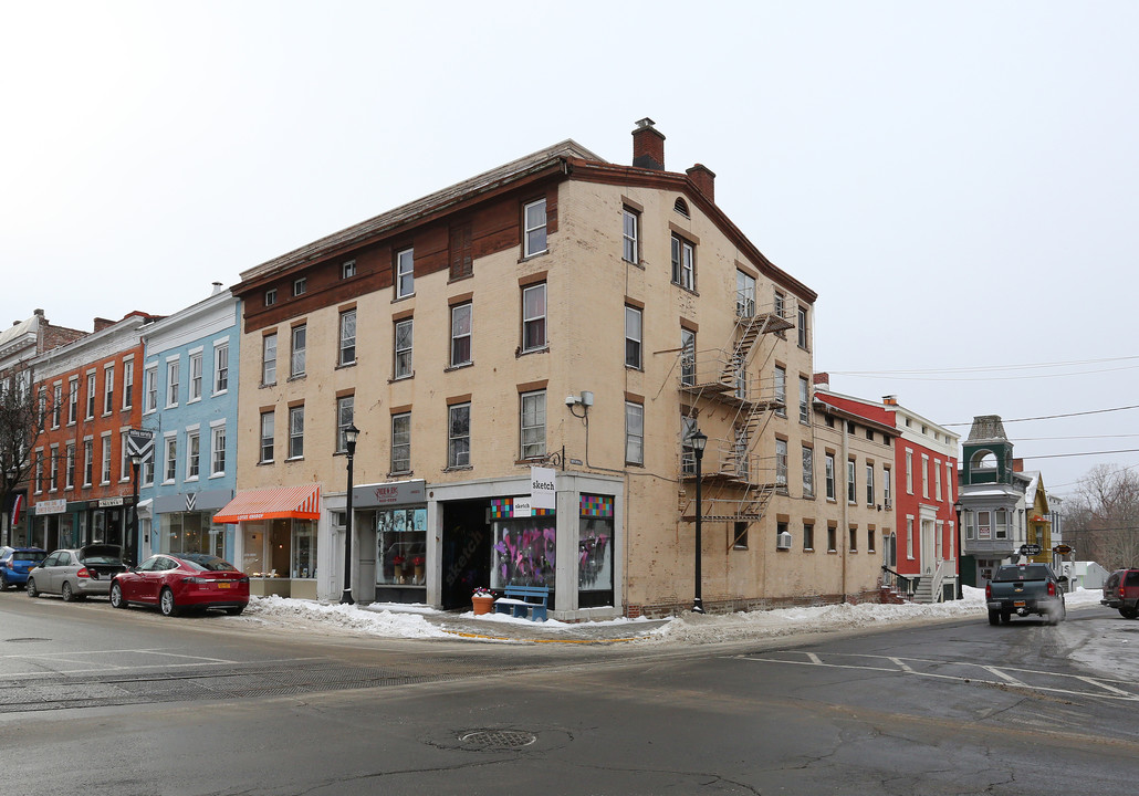 701 Warren St in Hudson, NY - Building Photo